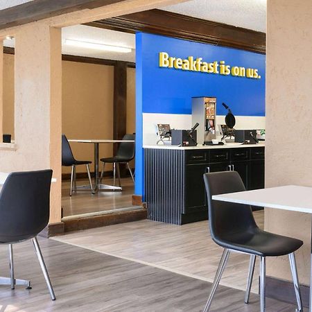 Days Inn By Wyndham Fredericton Eksteriør billede