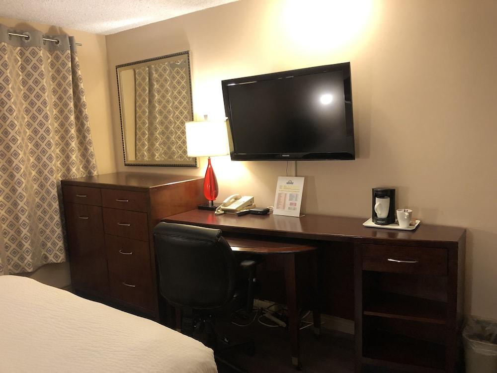 Days Inn By Wyndham Fredericton Eksteriør billede
